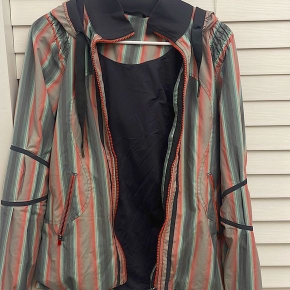 Rare Lululemon women’s lined hooded rain wind jacket outerwear size 4 like new - Picture 3 of 8